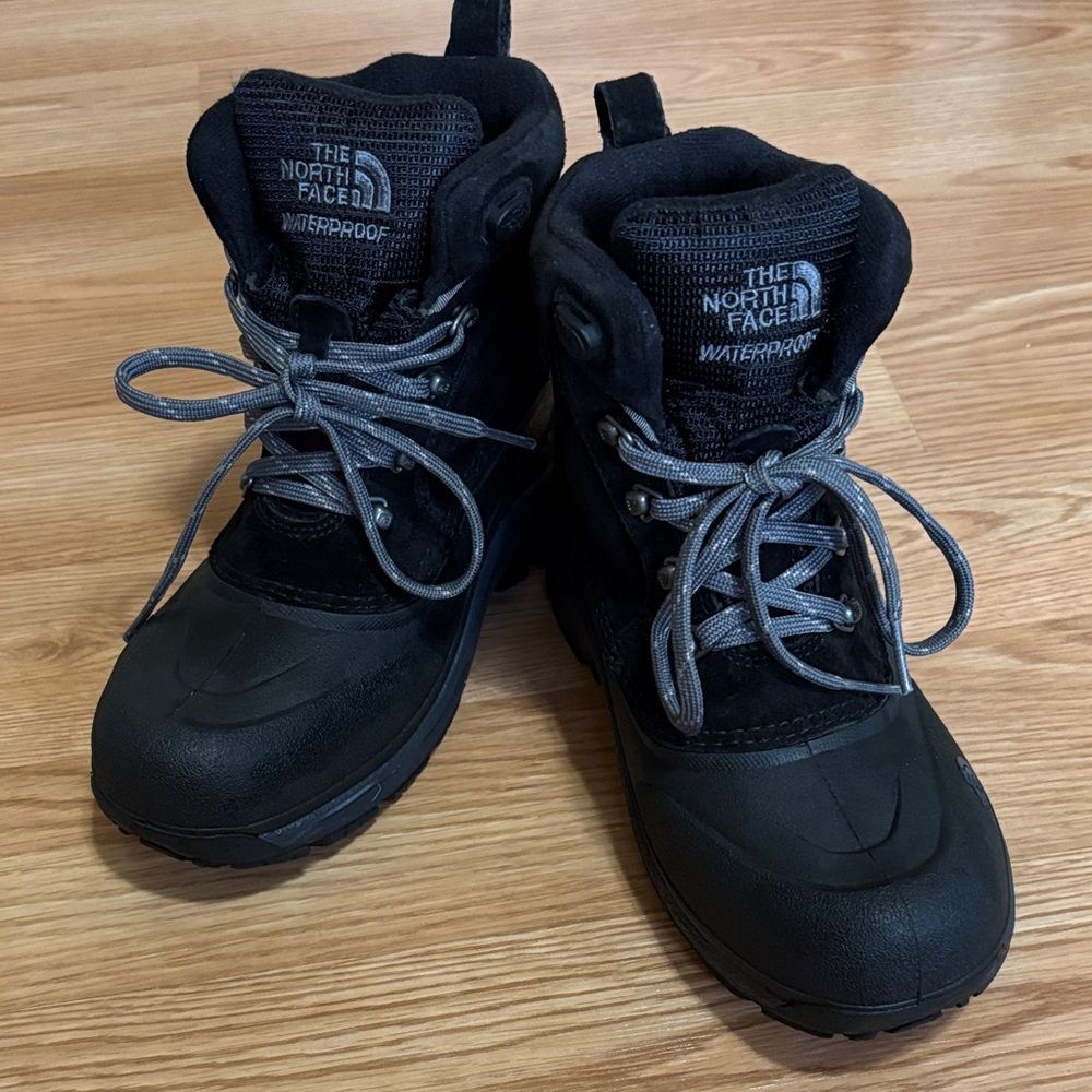 THE NORTH FACE CHILKAT WATERPROOF BOOTS